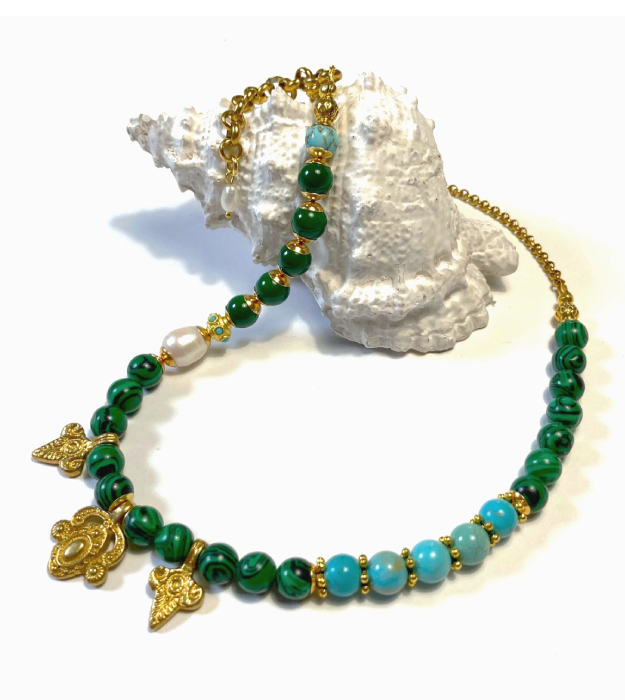 Groene Ketting met Halfedelstenen en Zoetwaterparel in goud
