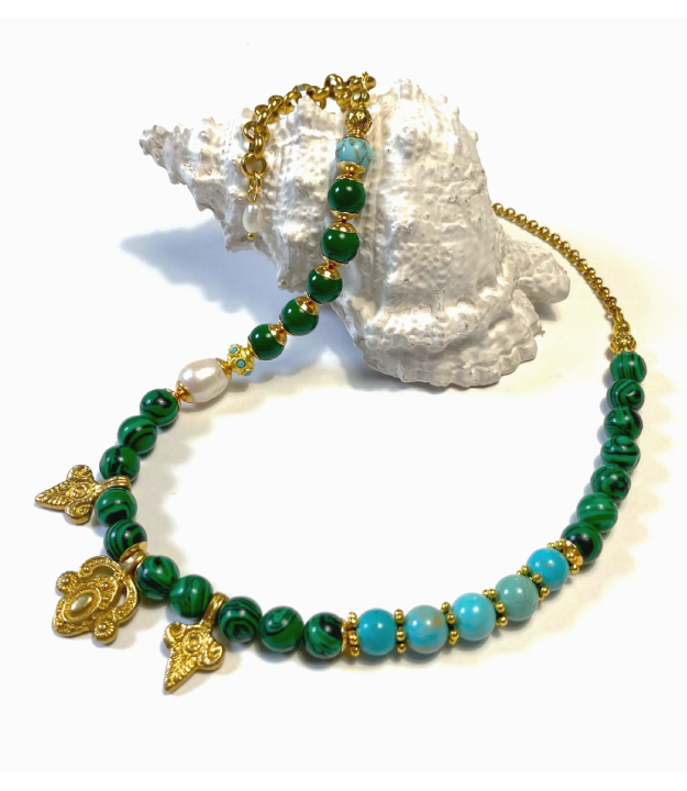 Groene Ketting met Halfedelstenen en Zoetwaterparel in goud