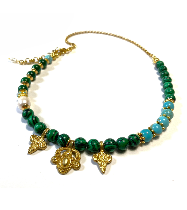 Groene Ketting met Halfedelstenen en Zoetwaterparel in goud