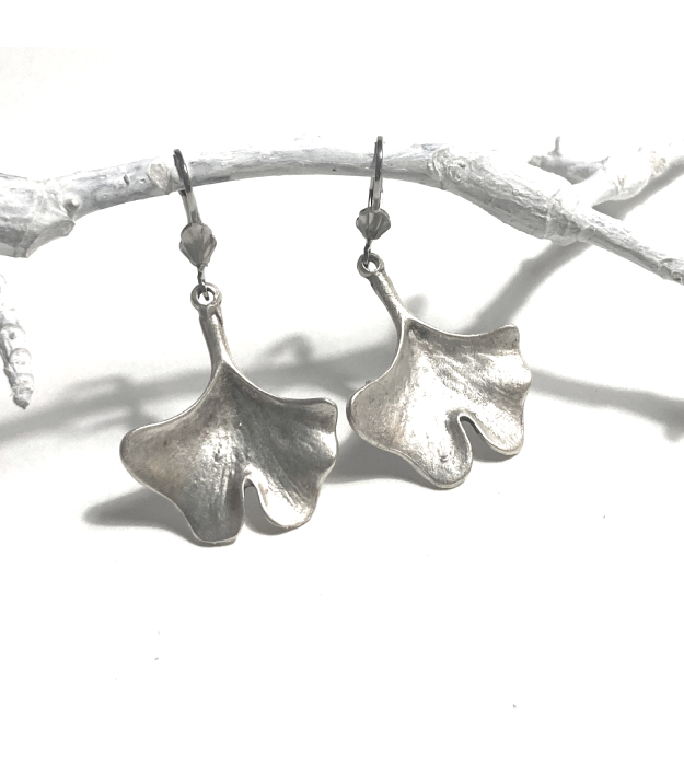 Verzilverde Boho Ginkgo Biloba oorbellen