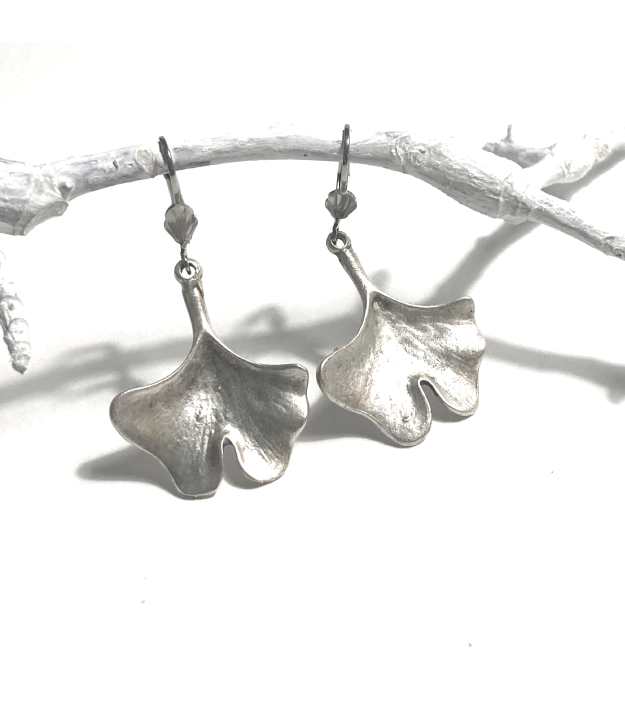 Verzilverde Boho Ginkgo Biloba oorbellen