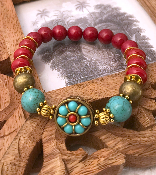 Donkerrode en turquoise boho Armband met goud
