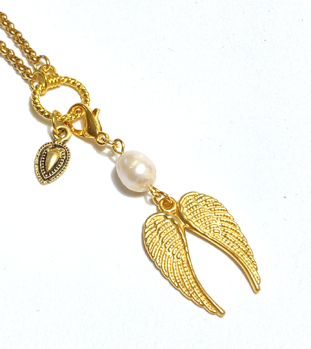 Gouden angel wings hanger met zoetwaterparel