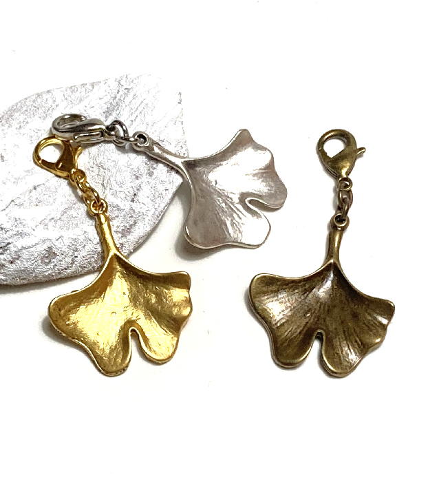 Ginkgo Biloba hanger in goud