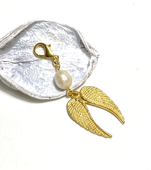 Gouden angel wings hanger met zoetwaterparel