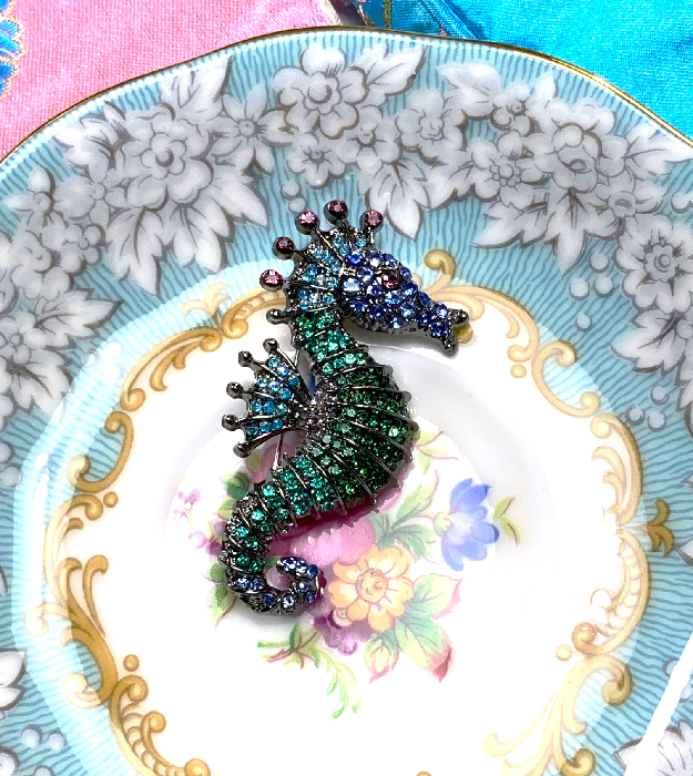 Blauw met Groen Zeepaardje Broche