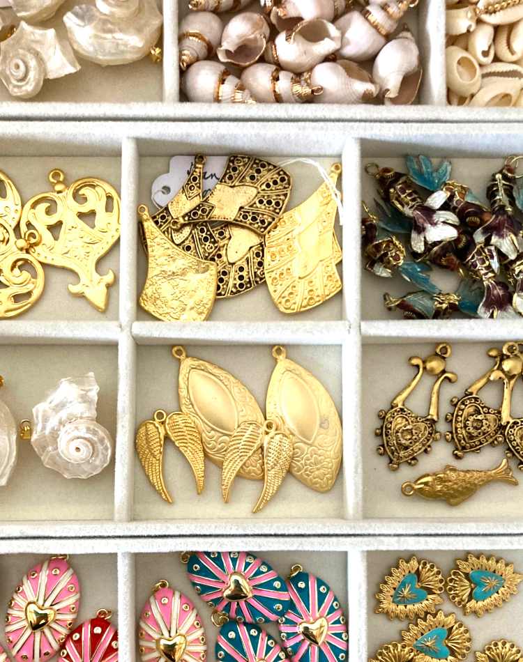 een sieraad laten maken door Moucy's