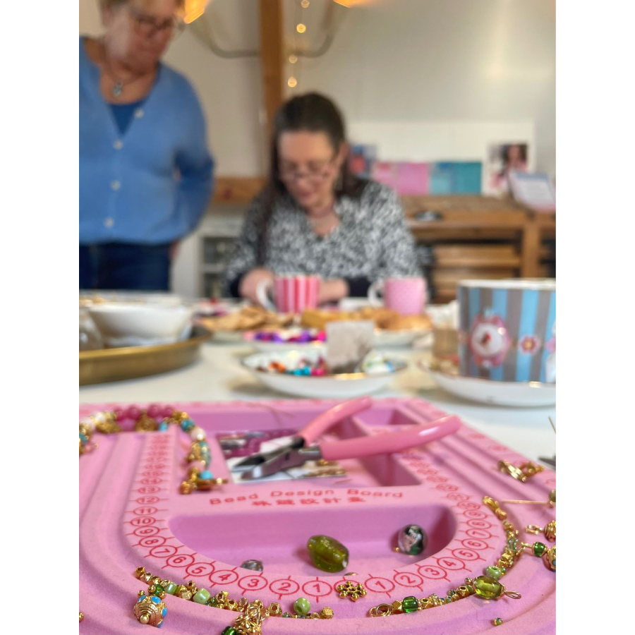 Moucy's Sieraden Workshops: Creativiteit als reddende Engel