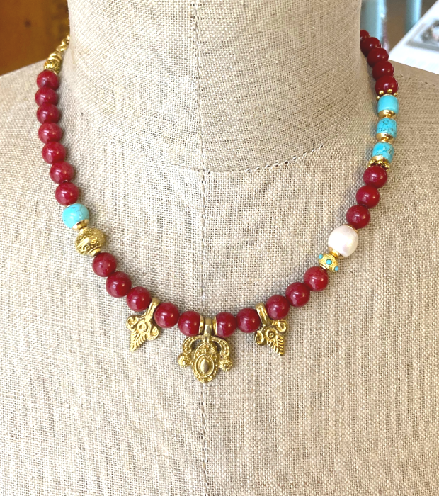 Rode Jade Ketting met Bedels in goud 2